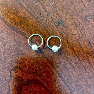 Freshwater pearl huggie earrings